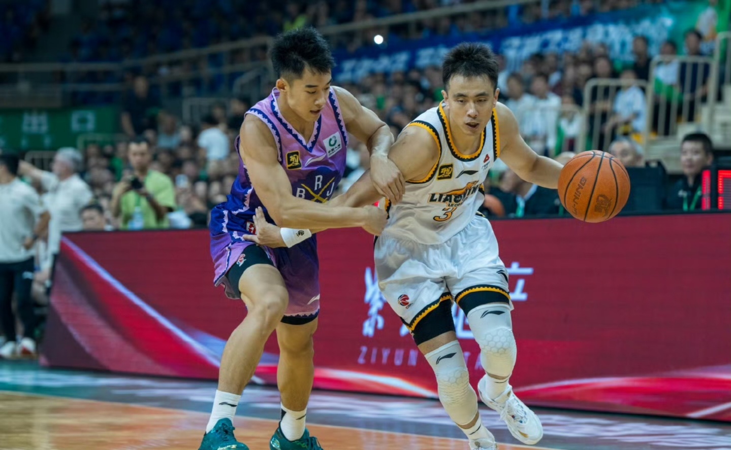 关于CBA常规赛今晚再迎强敌，丹佛掘金完成体检，主帅态度——底气十足，轮换策略成焦点的信息